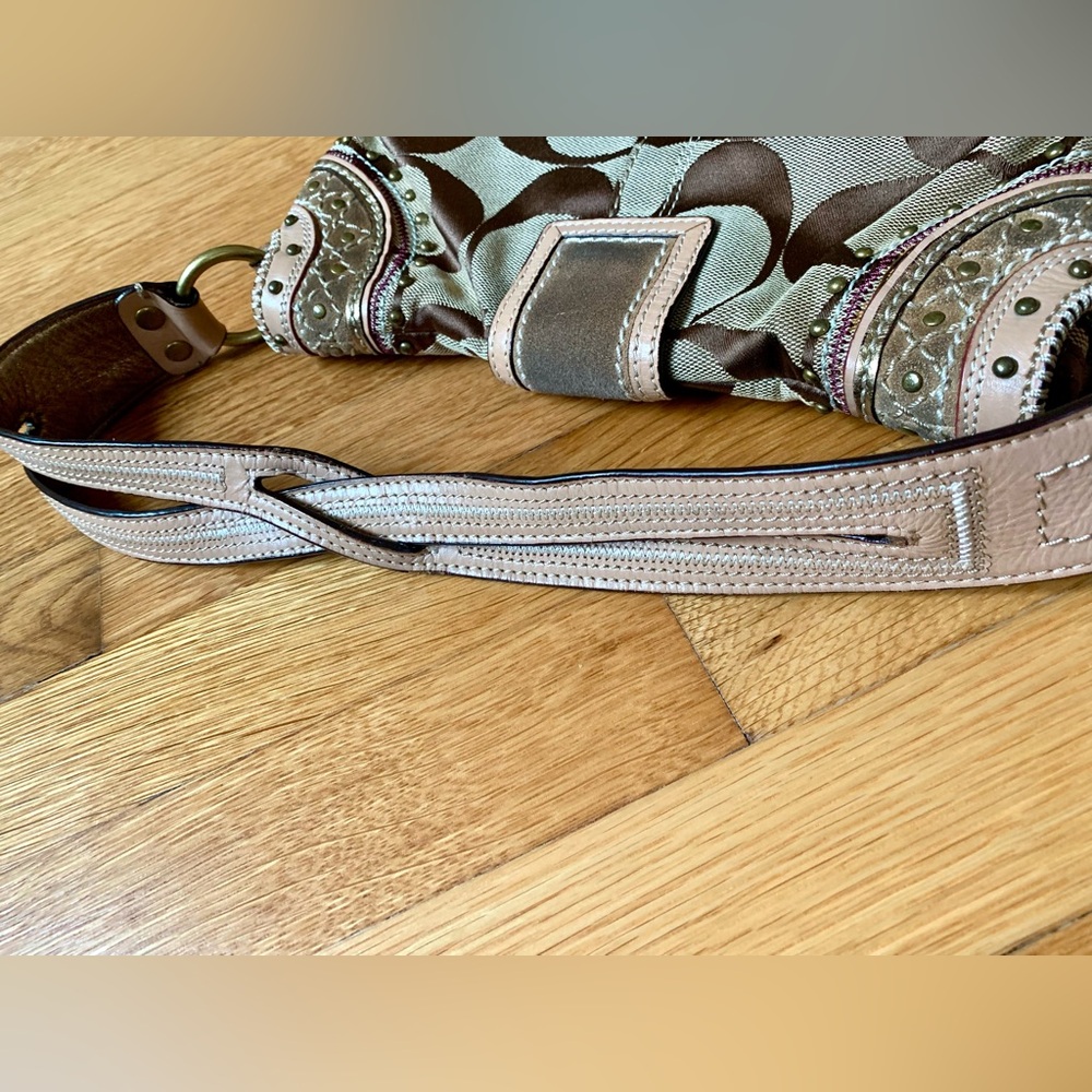 Coach Vintage Beige & Brown Signature Jacquard & Leather Studded Buckle Shoulder - Picture 5 of 8